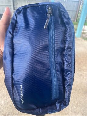 Travelon Navy Blue Men's Toiletry Kit